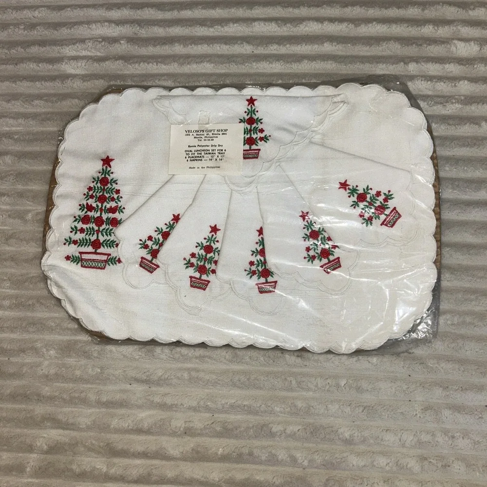 Set of 6 Vintage Christmas Embroidered - 6 Placemats 6 Napkins